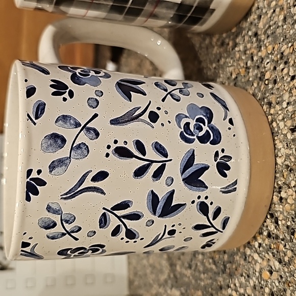 2 STUNNING POTTERS CORNER MUGS - Picture 2 of 8